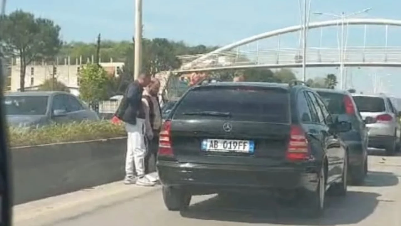 Aksident i katërfishtë në autostradën Tiranë-Durrës, krijohen radhë të gjata trafiku