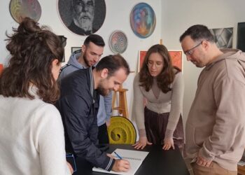 Në apartamentin e sekuestruar të Adriatik Llallës bëhet art: Të rinjtë artistë gjejnë muzën nga dritarja e ish-kryeprokurorit