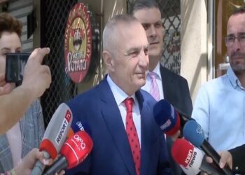 Meta, politikë ditën e Bajramit: T’u kthehen pronat komuniteteve fetare