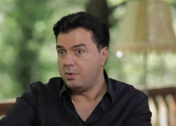 Basha, rrëfim për rininë e hershme: Më fusin në mes dy BOLA të mëdhenj në Holandë…!