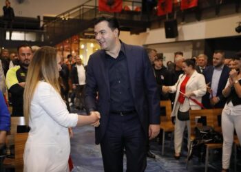 Basha diferencon shqiptarët: Ata jashtë vendit, më të emancipuar