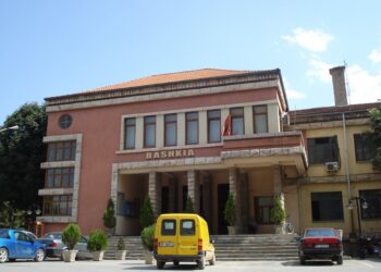 Ulën taksën për ndërtimet e luksit, detyrim paraqitje dhe pezullim nga detyra për 4 zyrtarët e Bashkisë Korçë