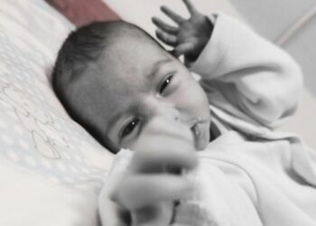 Jeta triumfon: Erdhi në jetë 1750 gramë, fiton betejën Raina e vogël pas ditësh në terapi intensive