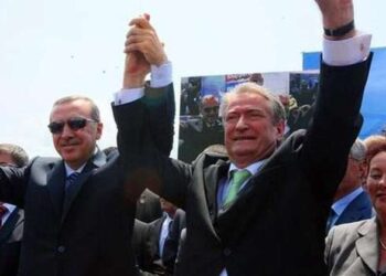 ‘Zbulimi’ i radhës i Berishës nga ballkoni: Erdogan humbi në qytetet shqiptare në Turqi, se është mik i Edi Ramës