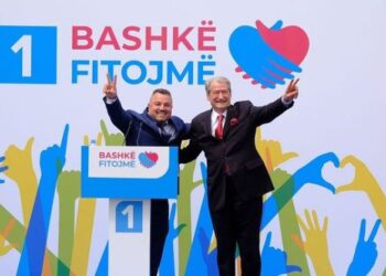 “Plas” grushti në zyrën e kryebashkiakut të Pukës, zyrtarët rrihen me njëri-tjetrin