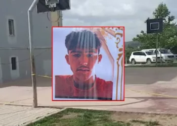 Vranë bashkëmoshatarin e tyre në Gramsh, gjykata jep dënimin për 4 adoleshentët! 70 vite burg në total