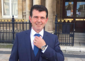 Daily Mail apelon: Kosovari me nënshtetësi angleze po mbahet në një burg ferri në Serbi!