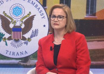 Sulmet e Metës ndaj SPAK, deputetja e PS: Të dënueshme! Protesta para bashkisë? Hipokrizi, një grup njerëzish po përdoren…!