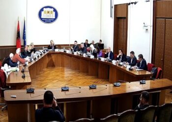 Mblidhet Komisioni për Shëndetësinë, Vokshi: Humbëm kohë nga bojkoti i PS; Ndreca: Mbledhjet u thirrën në mënyrë të njëanshme