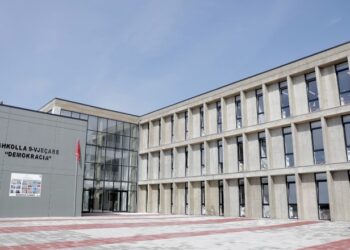 Shkolla e re ‘Demokracia’ në Valias hap dyert, Rama inspekton punimet! Ministrja: Këtë vit kantiere në 40 shkolla të tjera