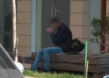 “Të ndalet duhanpirja te të miturit”/ Dy deputetët Gjonaj dhe Braçe propozojnë dënime në kodin e ri penal