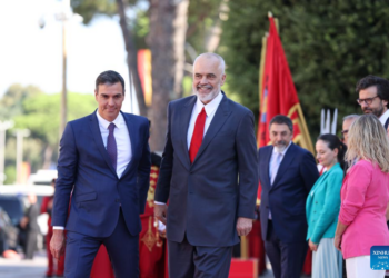 Gruaja akuzohet për korrupsion, Sanchez drejt dorëheqjes, Rama-homologut spanjoll: Mos u dorëzo para shpifësve