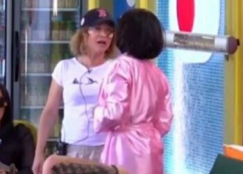 “I je ngjitur si shushunjë Romeos dhe Julit”/ Roza-Eglës: Ti je kërmilli, lëpihu këtij dhe…!