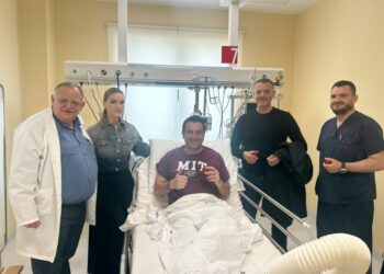 “E kisha neglizhuar”, Veliaj falenderon mjekët që e operuan: Ky vend ka profesionistë plot dinjitet