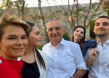 Mbushi 50 vjeçe, Kryemadhi shkruan një hartim për veten: Ndihem si një gladiatore mbi taka