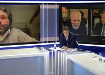 VIDEO/ Gazetari i ‘Rai3’ përballë Zekës e Dyrnjasë, presione e intriga. Përgjigjet për Melonin, Ramën e Agaçin e pranon thyerjen e arrestit nga Berisha