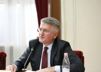 Gjekmarkaj në Konferencën e Kryetarëve: Jam axhami! Dua buzë akshami të dëgjoj leksionet e Elisës, Shalsit e Mimiy. Do vij në akademinë tuaj dhe…!