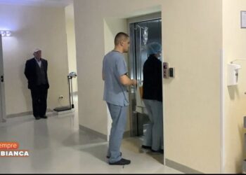 Reportazhi e ‘Mediaset’/ Shqipëria po “çmend” italianët, dyndje në klinikat e Tiranës për kontrolle mjekësore
