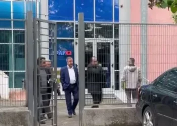 Dëshmia në SPAK/ Ish-kryebashkiaku i Pogradecit paraqitet në Prokurorinë e Posaçme, Kapri nuk jep shpjegime