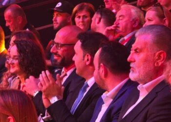 FOTOLAJM/ Të ftuarit e nderit te Konventa e Metës… Belind Këlliçi dhe Klevis Balliu!