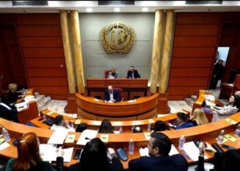 Opozita me molotov/ Rithemelimi ka paralajmëruar protestë para bashkisë, Këshilli Bashkiak vendos të mblidhet online