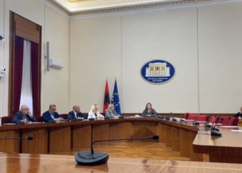 “Hetimet” për Shëndetësinë, PS paralajmëron tjetër bojkot: Vokshi s’pyet njeri për rendin e ditës