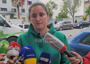 Zhduket 3-vjeçari në Durrës, nëna denoncon: Vjehrrit nuk ma sollën më, s’e di a është gjallë…