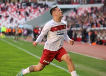 “Gjithçka nisi në rrugë”, Rey Manaj rrëfehet në Turqi: Nuk shkoja te berberi, mami mi priste flokët si Ronaldo