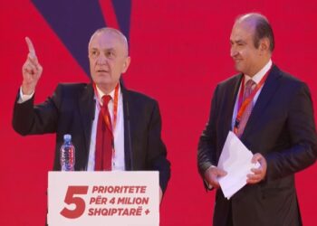 “Bëhu gati Mondi se…”, Meta ironizon Bashën: Nuk fitohet duke fjetur gjumë!