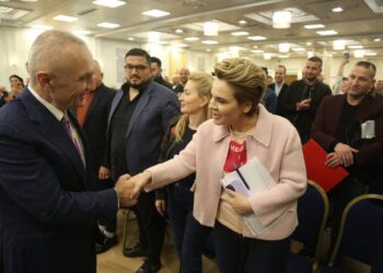 ‘Kokë më kokë’ me Kryemadhin, Meta: Një nga ne në Kryesi! S’do të thotë se do ikë Monika, mund të largohet edhe Iliri! Vendos vota