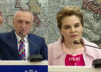 “Kemi hallin e Monës, si do ia bëjmë”, Meta: Ça ka Mona?! Ajo është yll bote! Do ta tundë në Fier. Nëse votohet në kryesi…!