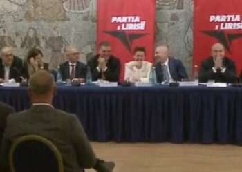 Kryemadhi: Po shkërmoqet imazhi i Ilir Metës, kryetari është lider jo roje selie (Ish-Presidenti shpërthen në të qeshura)