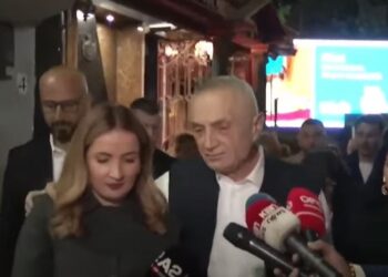 “Në këtë luftë më mirë të vdesësh sesa…”/ Meta tek shtëpia e Berishës: Familja është e shtrenjtë për mua, por Shqipëria edhe më e shtrenjtë