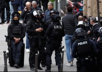 VIDEO/ U fut në konsullatën iraniane dhe kërcënoi se do shpërthente veten me eksploziv: Pamje nga aksioni policor për kapjen e atentatorit