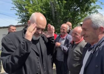 VIDEO/ Rama batuta gjatë inspektimit të shkollës në Kamzë: Vota është investim! Demokratët më të mëdhenj janë socialistët