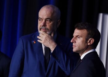 Rama nis vizitën në Paris, të premten takim ‘kokë më kokë’ me presidentin francez