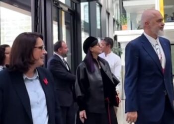 VIDEO/ Rama: ‘STACIONI F’, qendra më e madhe e inovacionit në Francë, e sjellim edhe në Shqipëri