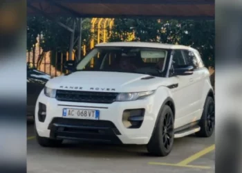 Vidhet makina “Range Rover” e sapoblerë në Durrës, pronari ofron shpërblim kujtdo që ka informacion