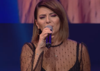 Rosela Gjylbegu humb mamanë, prek me fjalët: Sa e vështirë qenka me u kthy në shtëpi pa ty