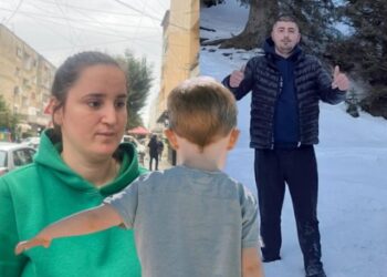 Merr fund rrëmbimi: Një javë pa adresë, gjyshja dorëzon 3-vjeçarin në policinë e Durrësit