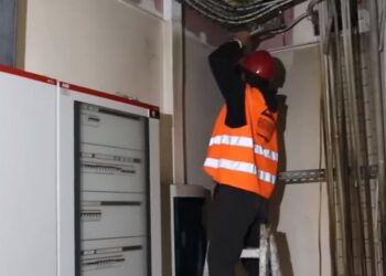 Zjarri në urgjencën e QSUT, Koçiu: Ka nisur puna për riparimin e dëmit në rrjetin elektrik