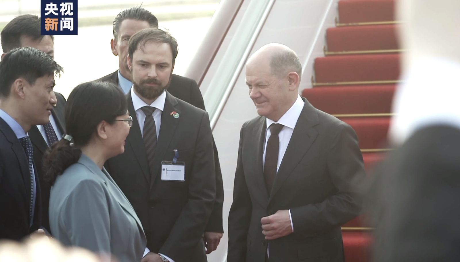 Olaf Scholz mbërrin në Chongqing në vizitën e tij të dytë zyrtare në Kinë