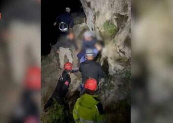 “Shpella e Pëllumbasit”/ Policia gjen dhe shpëton turistët pas pesë orë kërkimesh