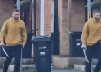 VIDEO/ Tragjike: Sulm me shpatë në një stacion metroje, humb jetën një 14 vjeçar