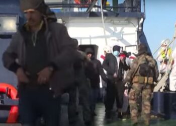 “Shqiptarët shënjestrojnë shtatzënat”/ Media britanike tregon për gratë angleze që i deklarojnë si baballarët e fëmijëve që presin