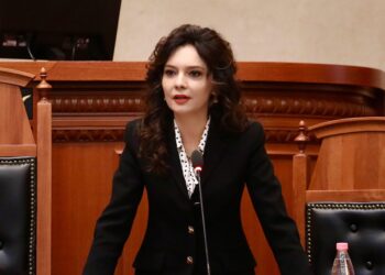 Kuvend/ Spiropali i përgjigjet Gjekmarkajt me fjalët e At Zef Pllumit