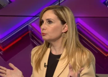‘PS-Rithemelim’/ Tabaku: Përdorimi i institucioneve, më efektiv se djegia e flakadanëve në Kuvend. Opozita fitoi të drejtën kushtetuese të mohuar!