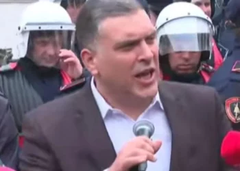 Krisje mes Rithemelimit dhe PL? Tedi Blushi: Opozita t’i prijë popullit, jo të fshihet mes kaçubeve