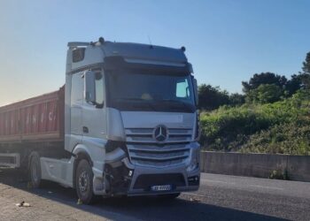 Emri/ Aksidenti tragjik: Trajleri përplas për vdekje këmbësorin në aksin Milot-Fushë Krujë