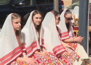 Turizmi si “Varka e Noes”, kurioziteti po vazhdon, ndaj të gjithë po përpiqen të kapin çastin